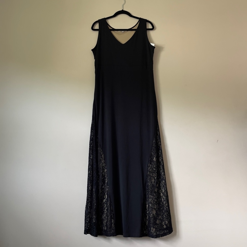 Kimi+Kai Lace accent Maternity Dress